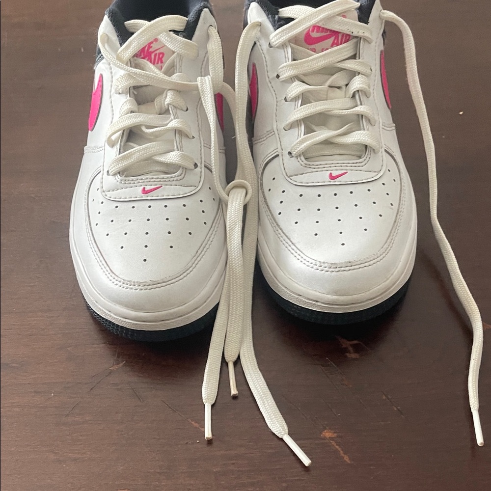 Nike Air Sneakers in White and Pink